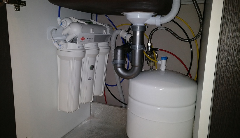 Установка фильтра обратного Осмоса  врезка кухонной мойки и установка смесителя